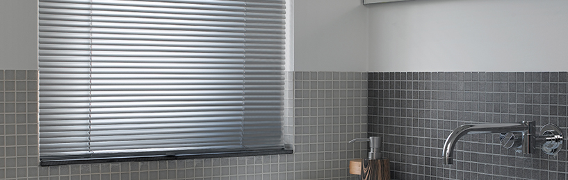 bathroom 25mm venetian blinds